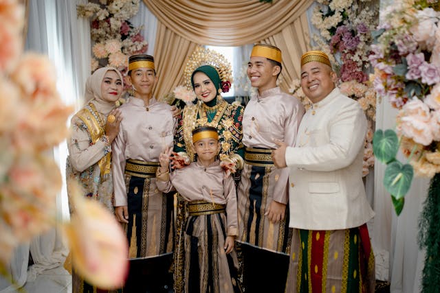 Tinggal Bersama Mertua atau Pisah Rumah Setelah Menikah? Ini Pandangan Islam