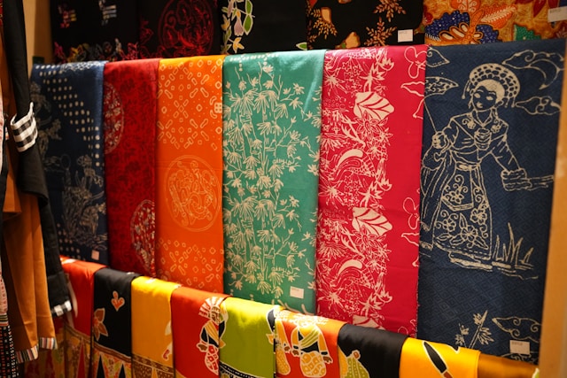 7 Motif Batik untuk Busana Pengantin: Makna di Balik Setiap Corak