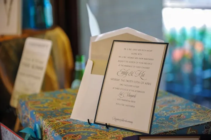 Plus Minus Undangan Cetak vs. Undangan Digital: Mana yang Tepat untuk Pernikahanmu?